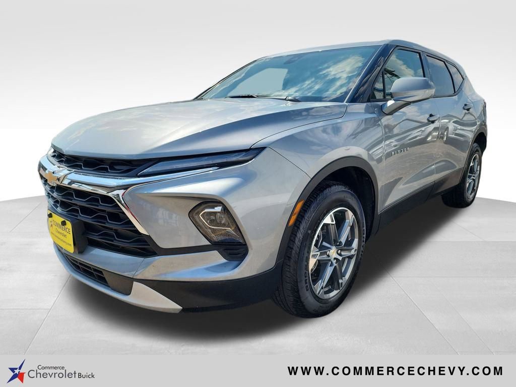 2025 Chevrolet Blazer 2LT photo 2