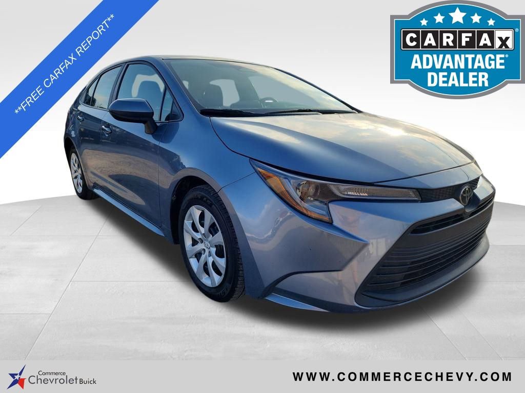 2024 Toyota Corolla LE's photo