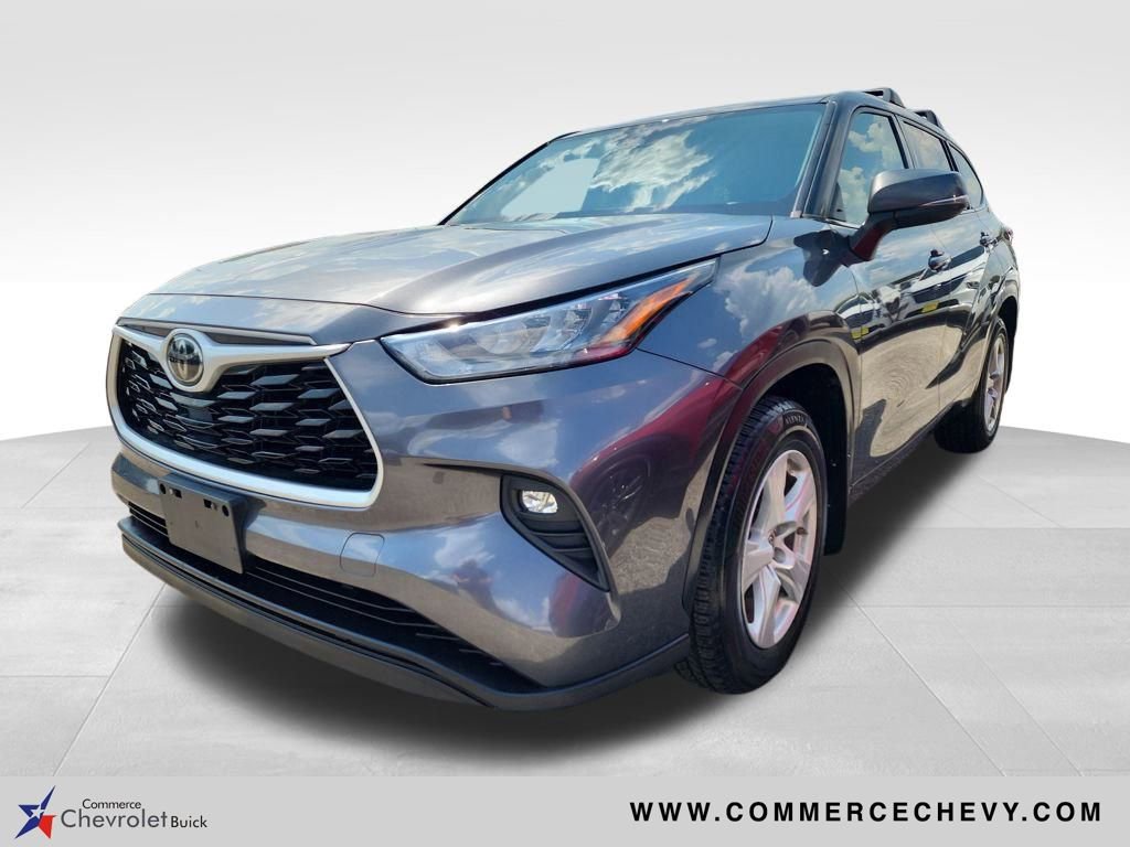2020 Toyota Highlander LE photo 2