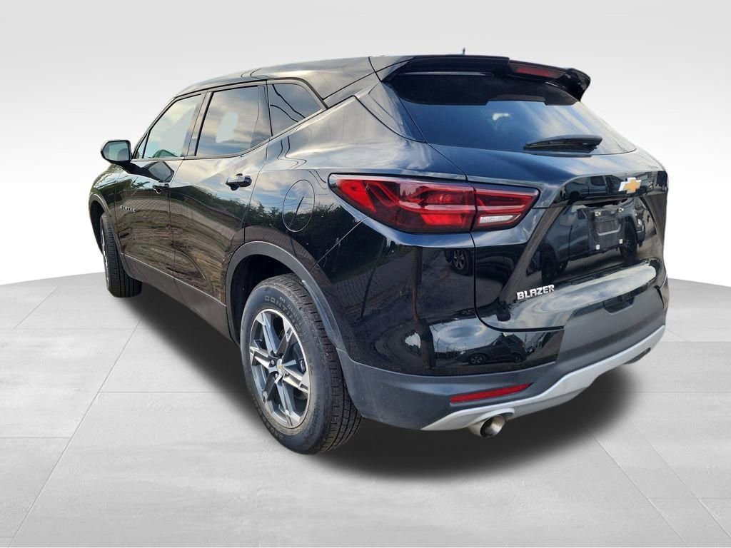 2025 Chevrolet Blazer 2LT photo 3