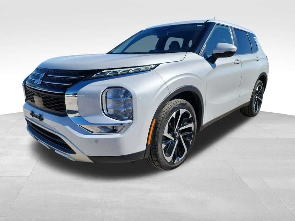 2024 Mitsubishi Outlander SE Black Edition photo 3