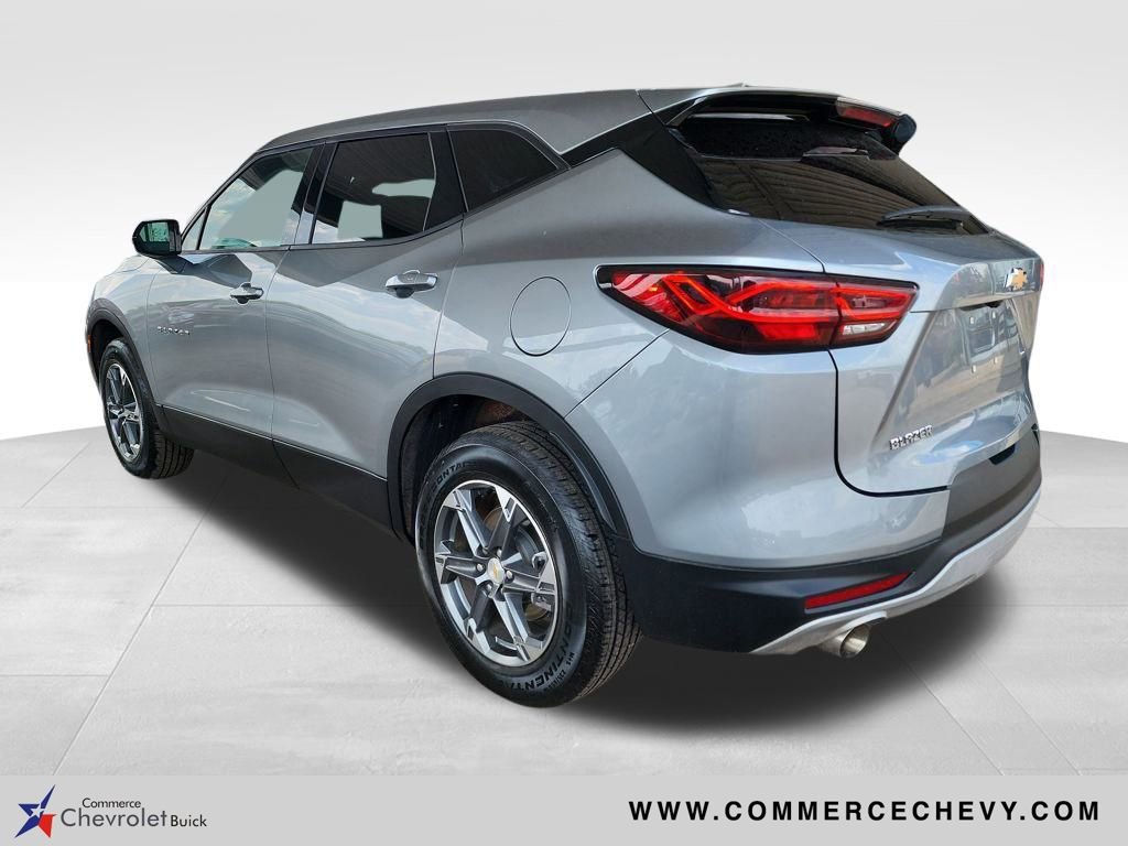 2025 Chevrolet Blazer 2LT photo 3