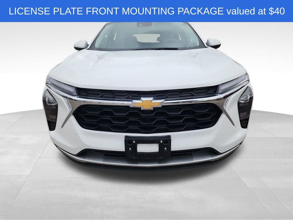 2024 Chevrolet Trax LT photo 2
