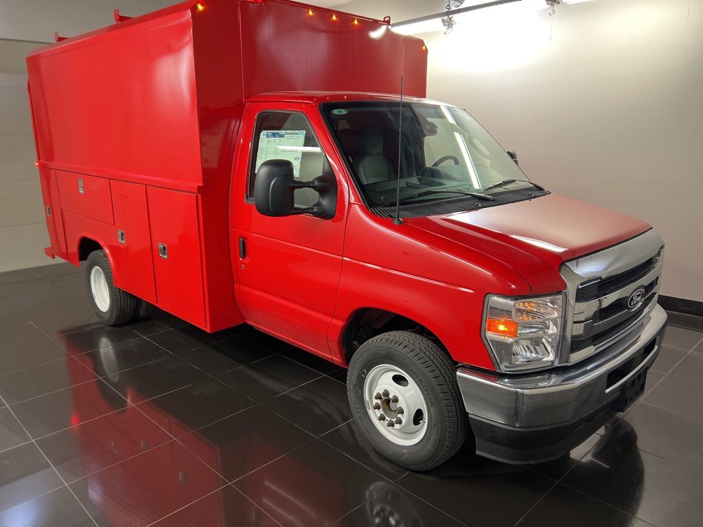  Ford E-350 Cutaway
