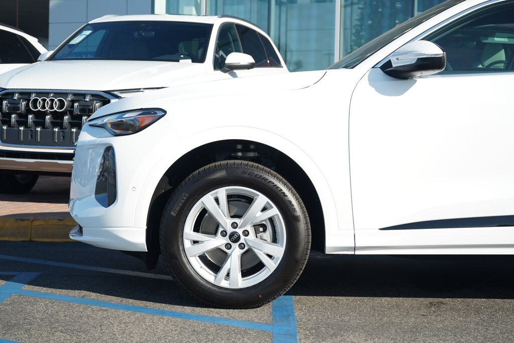 New 2025 Audi Q5 2.0T Premium SUV