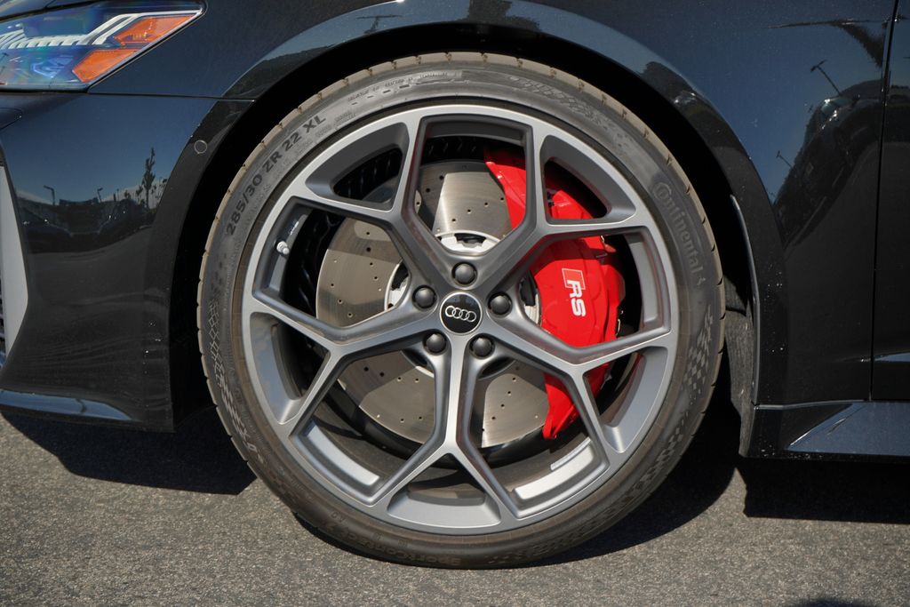 2025 Audi RS 6 Avant Performance photo 2