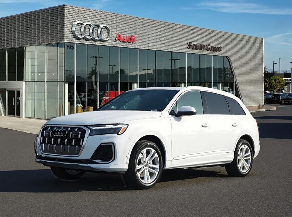 2026 Audi Q7 55 Premium Plus's photo