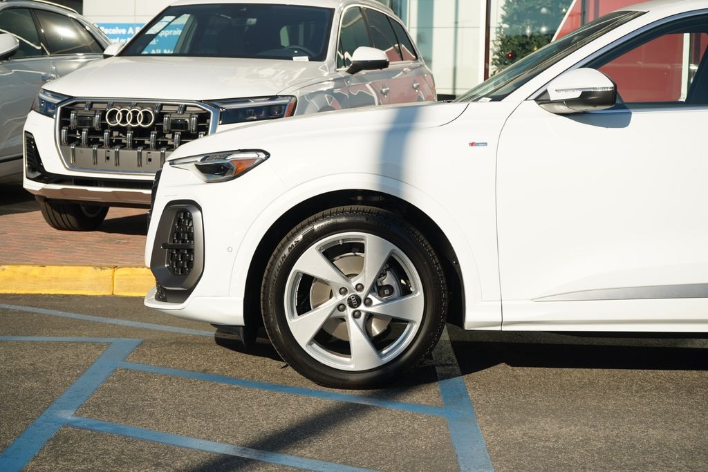 New 2025 Audi Q5 2.0T Premium SUV