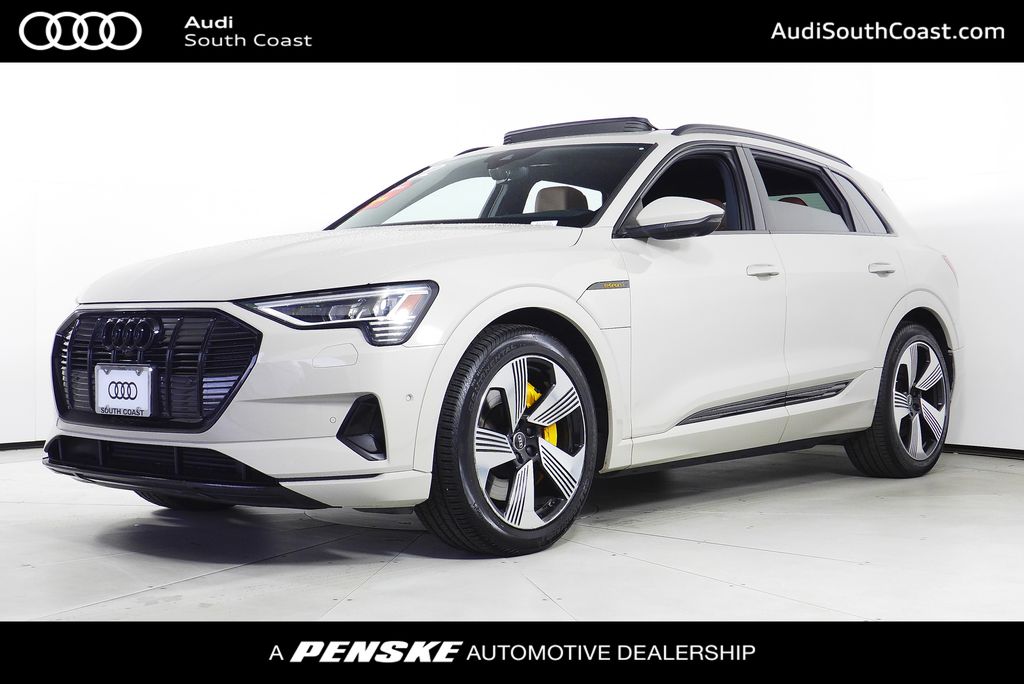 2022 Audi e-tron Premium Plus's photo