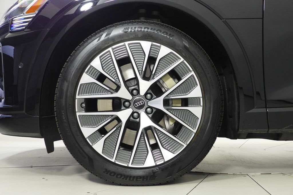 2024 Audi Q8 e-tron Premium Plus photo 4