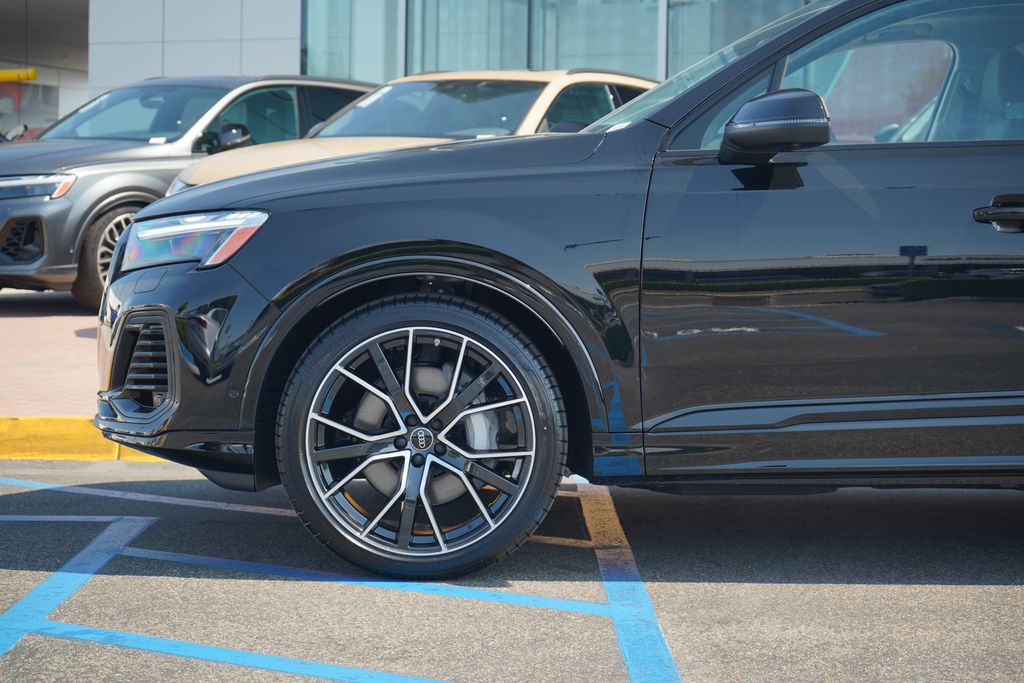 2025 Audi Q7 55 Premium Plus photo 2