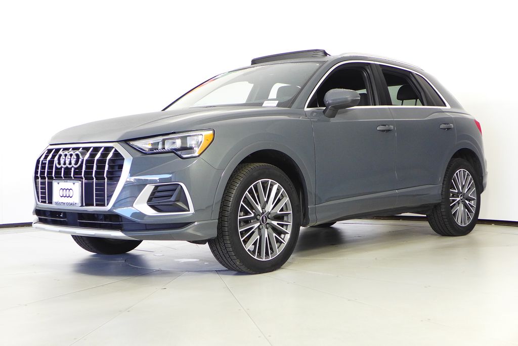 2022 Audi Q3 40 TFSI Premium photo 2