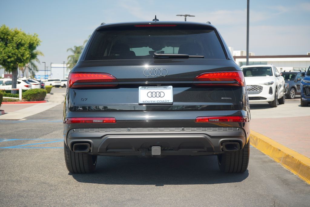2025 Audi Q7 55 Premium Plus photo 4