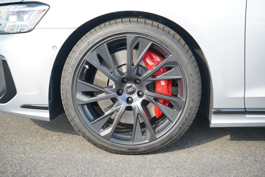 2025 Audi S8 4.0T photo 2