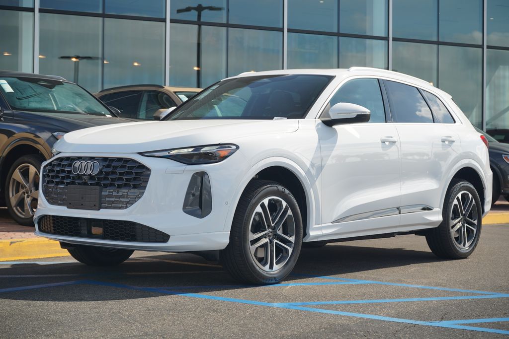 2025 Audi New Q5 Premium's photo