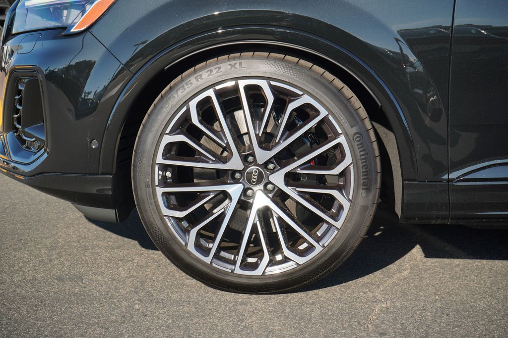 2025 Audi SQ7 Prestige photo 2
