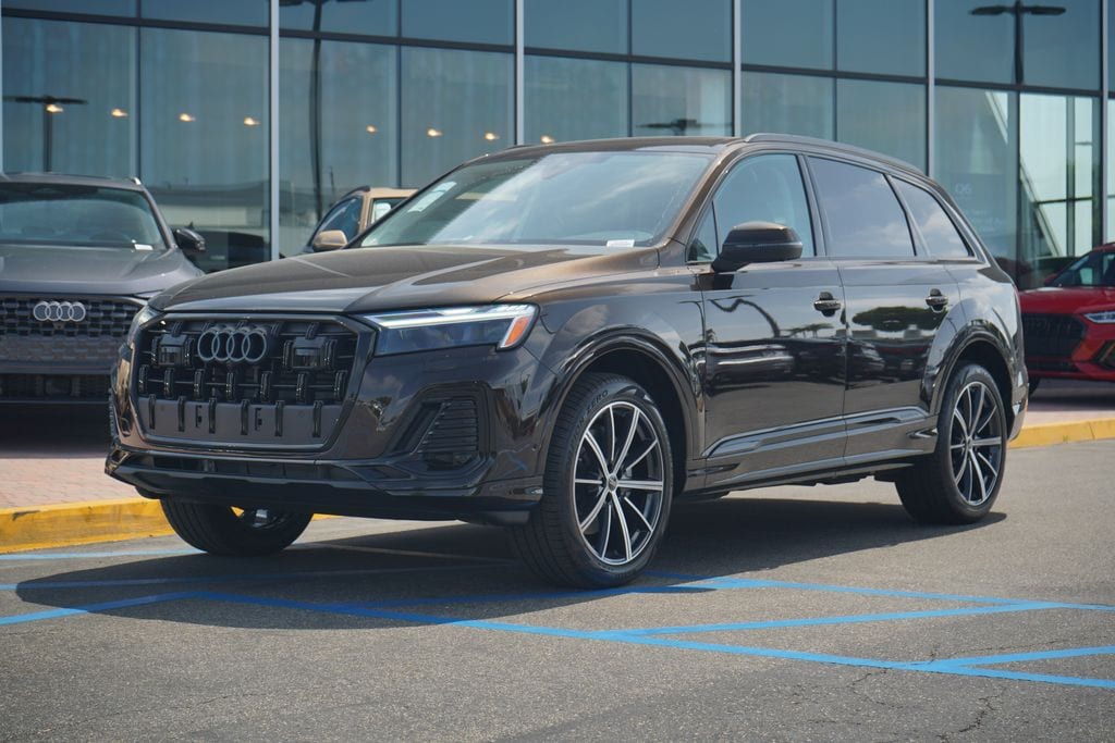 New 2025 Audi Q7 45 Premium SUV