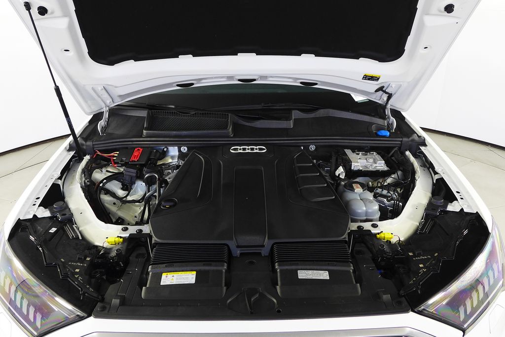 2023 Audi Q7 45 Premium Plus photo 5