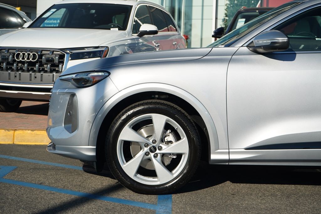 New 2025 Audi Q5 2.0T Premium SUV