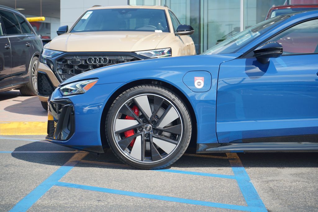 2026 Audi e-tron GT Premium Plus photo 2