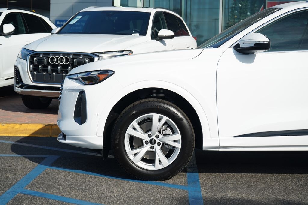 New 2025 Audi Q5 2.0T Premium SUV