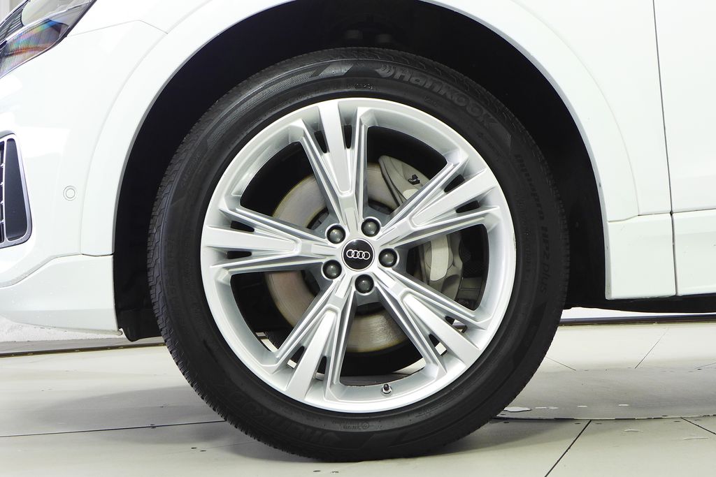 2023 Audi Q8 55 Premium Plus photo 4