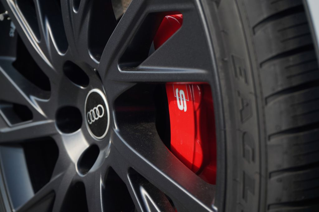 2025 Audi S8 4.0T photo 3