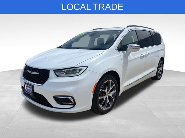 2022 Chrysler Pacifica Limited's photo