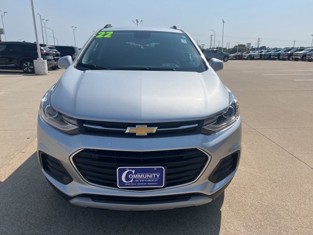 Used 2022 Chevrolet Trax LT with VIN KL7CJPSM8NB528574 for sale in Cedar Falls, IA