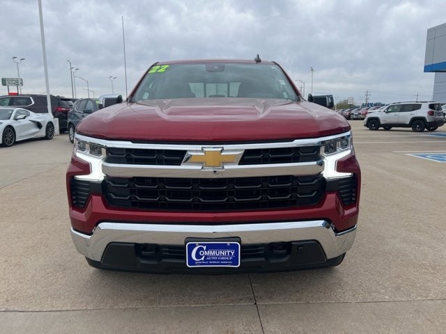 Used 2022 Chevrolet Silverado 1500 LT with VIN 3GCUDDET8NG586143 for sale in Cedar Falls, IA