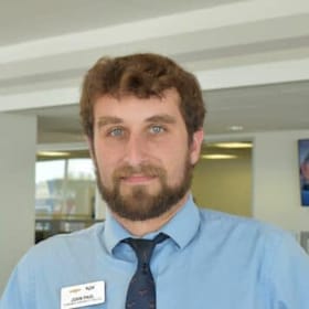 Staff member John Paul from ID_33d8ac37686c