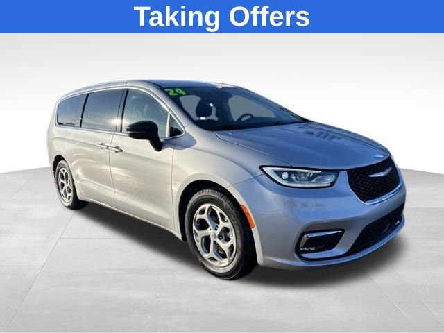 2024 Chrysler Pacifica Limited's photo