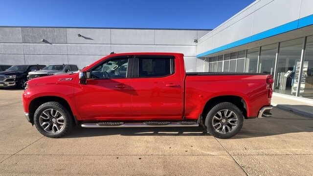 Used 2020 Chevrolet Silverado 1500 LT with VIN 3GCUYDED5LG406434 for sale in Cedar Falls, IA