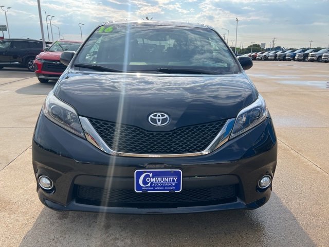 Used 2016 Toyota Sienna SE with VIN 5TDXK3DC8GS725691 for sale in Cedar Falls, IA