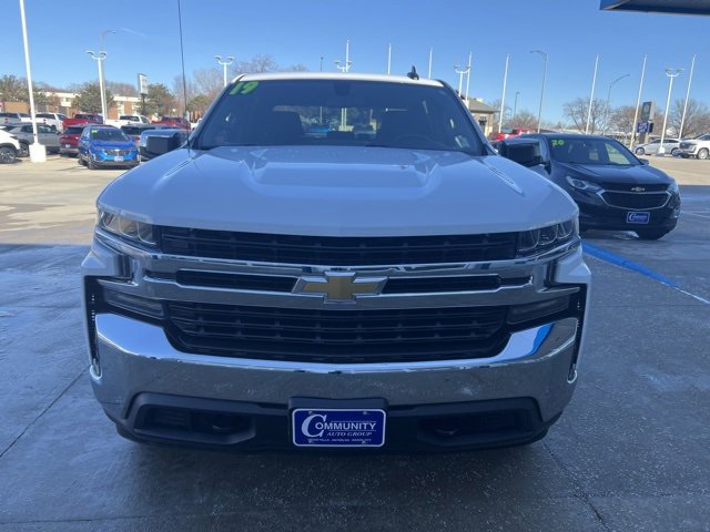 Used 2019 Chevrolet Silverado 1500 LT with VIN 1GCUYDED7KZ117215 for sale in Cedar Falls, IA