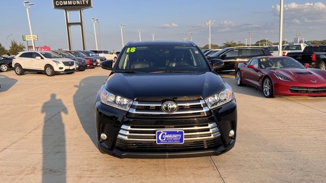 Used 2018 Toyota Highlander Limited with VIN 5TDDZRFH3JS887214 for sale in Cedar Falls, IA