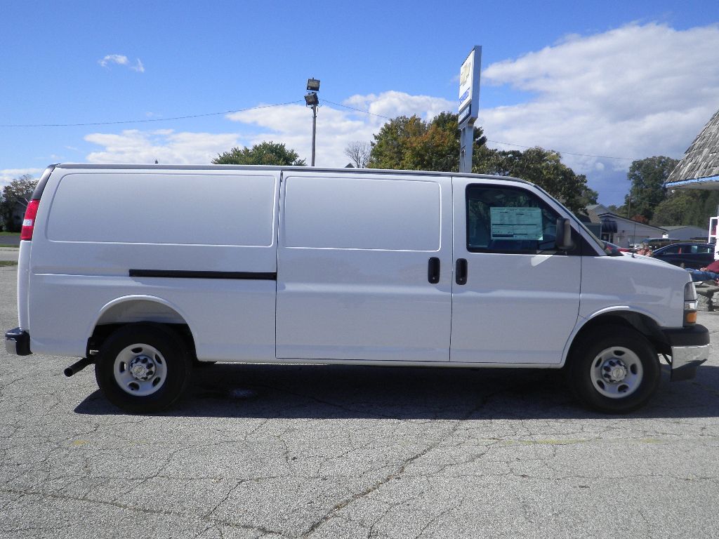 2025 Chevrolet Express Cargo Work Van - Photo 9