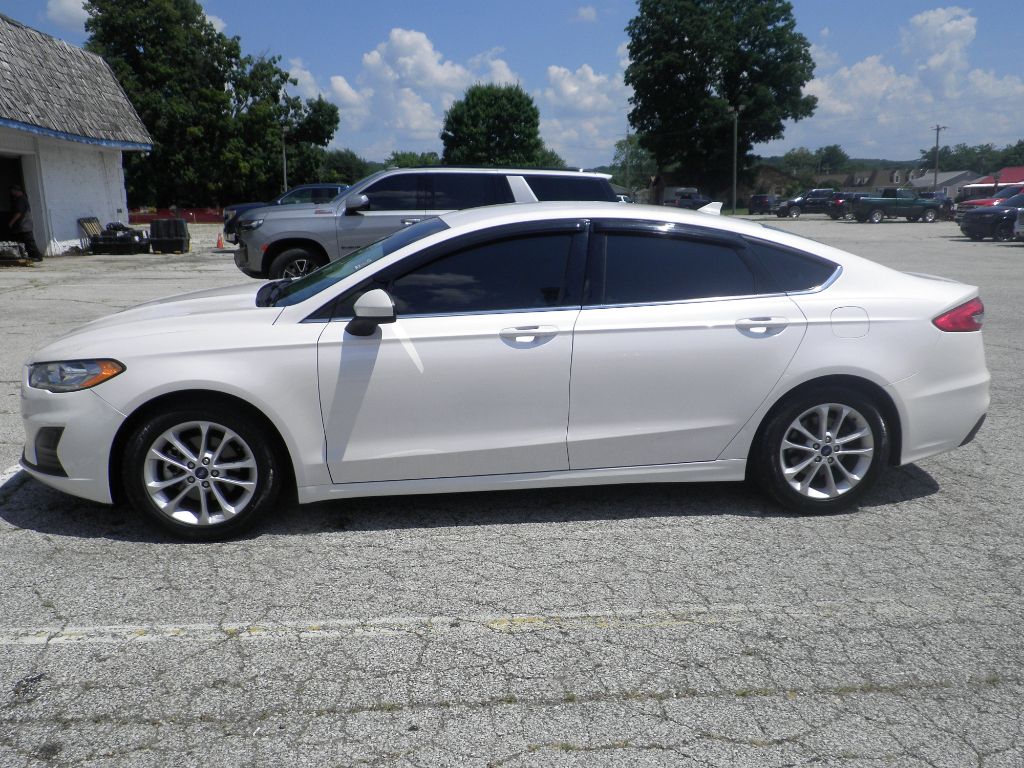2020 Ford Fusion SE photo 4
