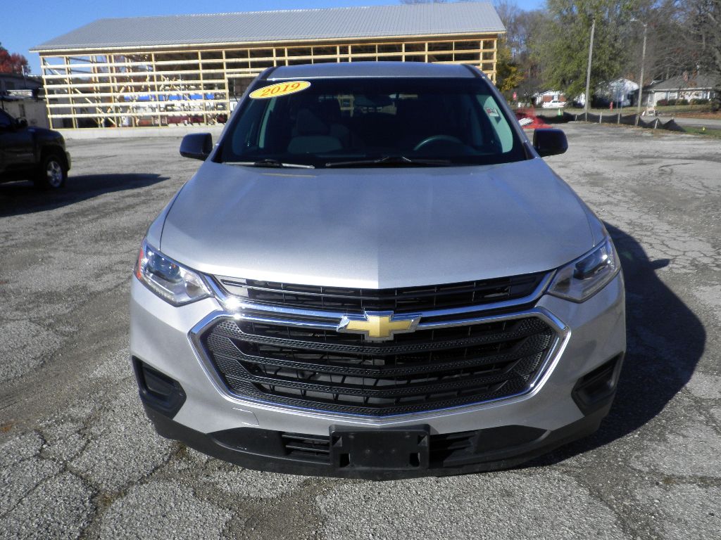 2019 Chevrolet Traverse LS photo 2