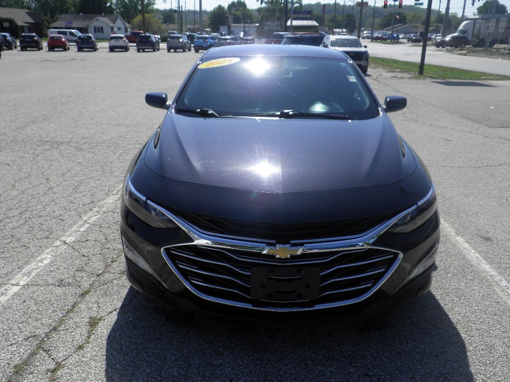 2023 Chevrolet Malibu 1LT photo 2
