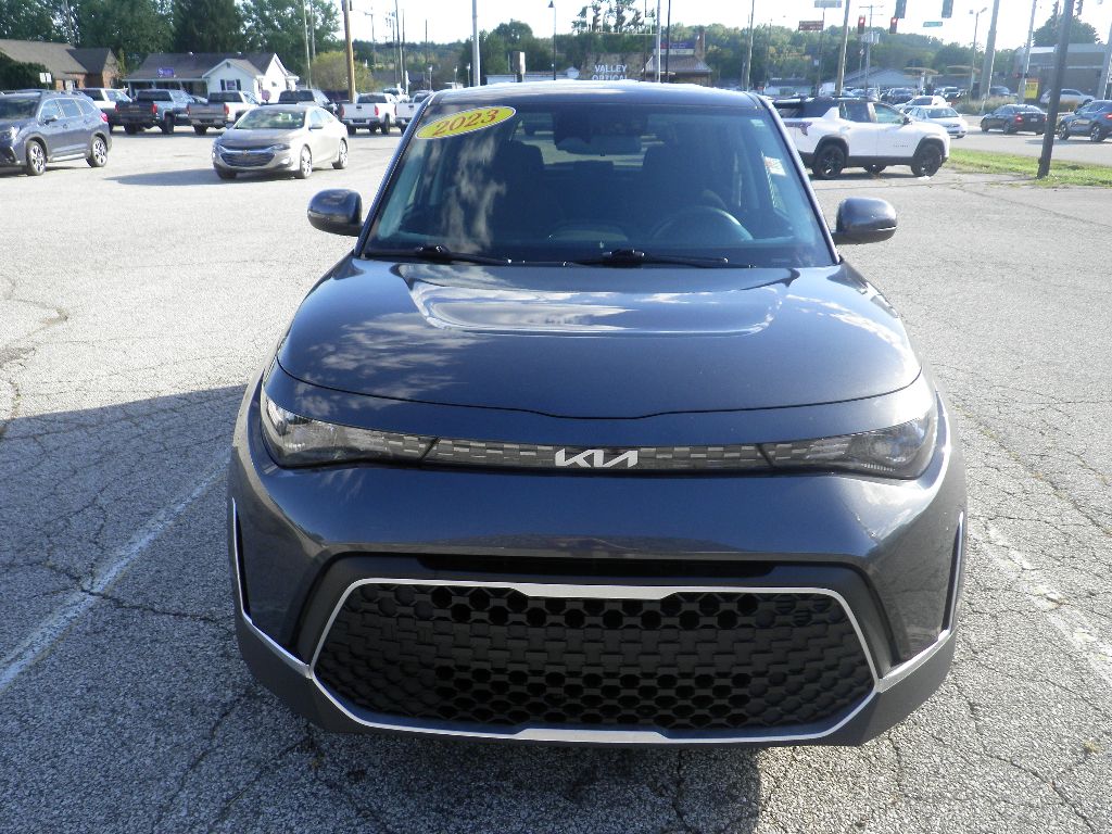 2023 Kia Soul LX photo 2