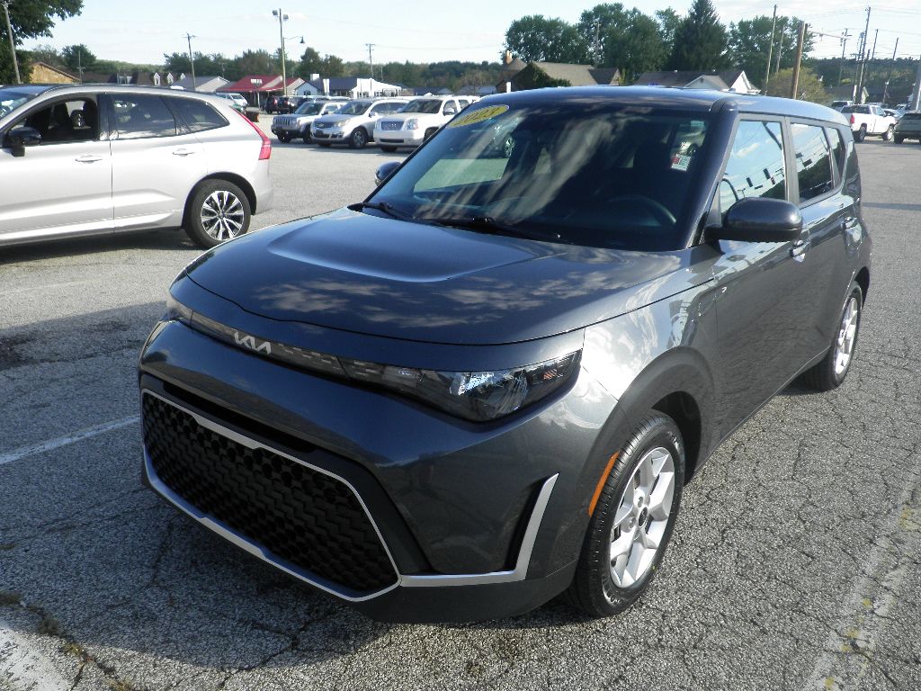 2023 Kia Soul LX photo 3