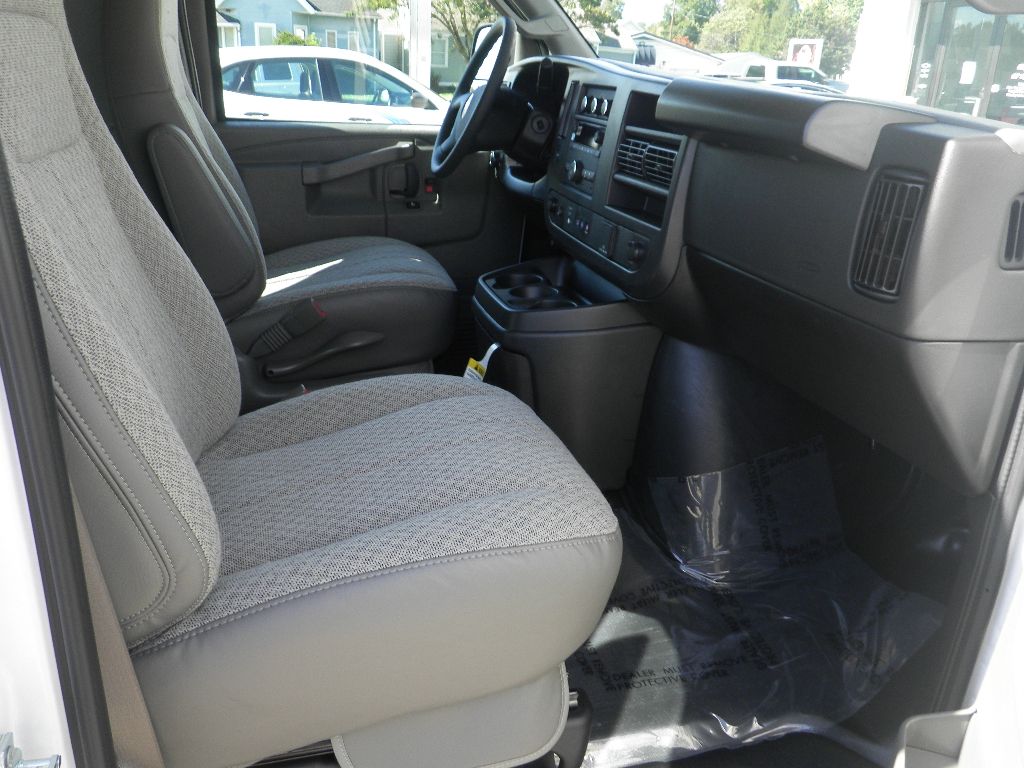 2025 Chevrolet Express Cargo Work Van - Photo 28