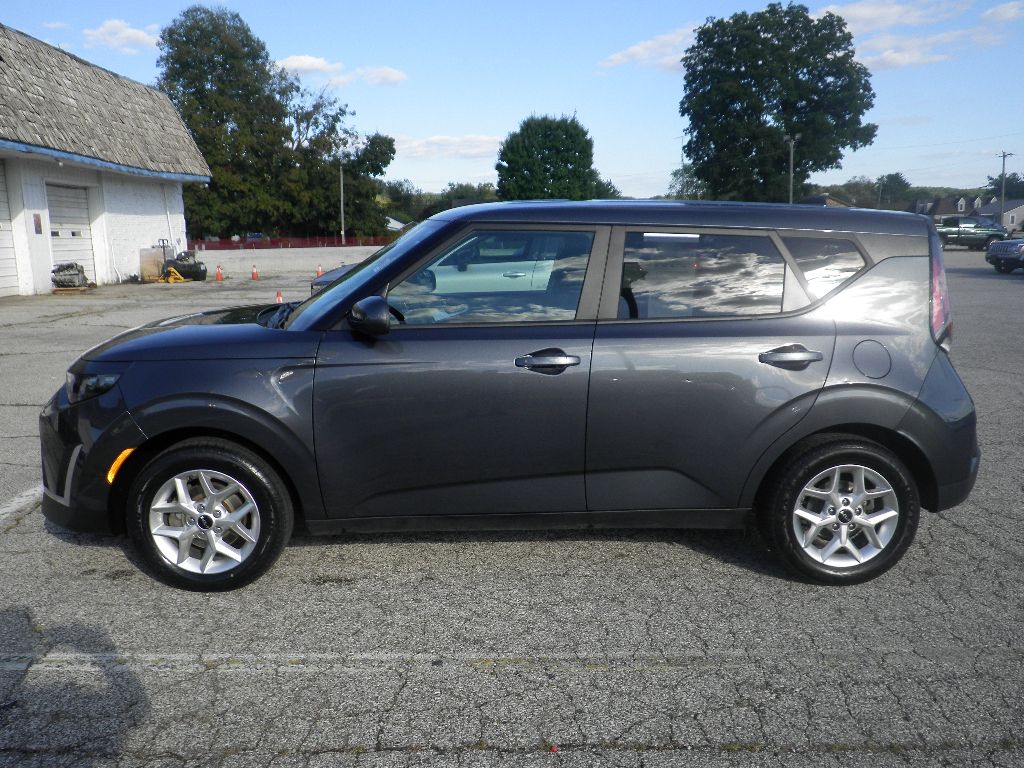 2023 Kia Soul LX photo 4