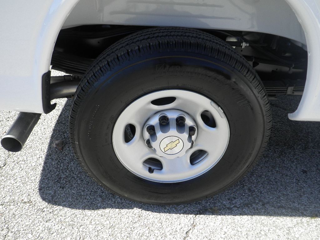 2025 Chevrolet Express Cargo Work Van - Photo 10