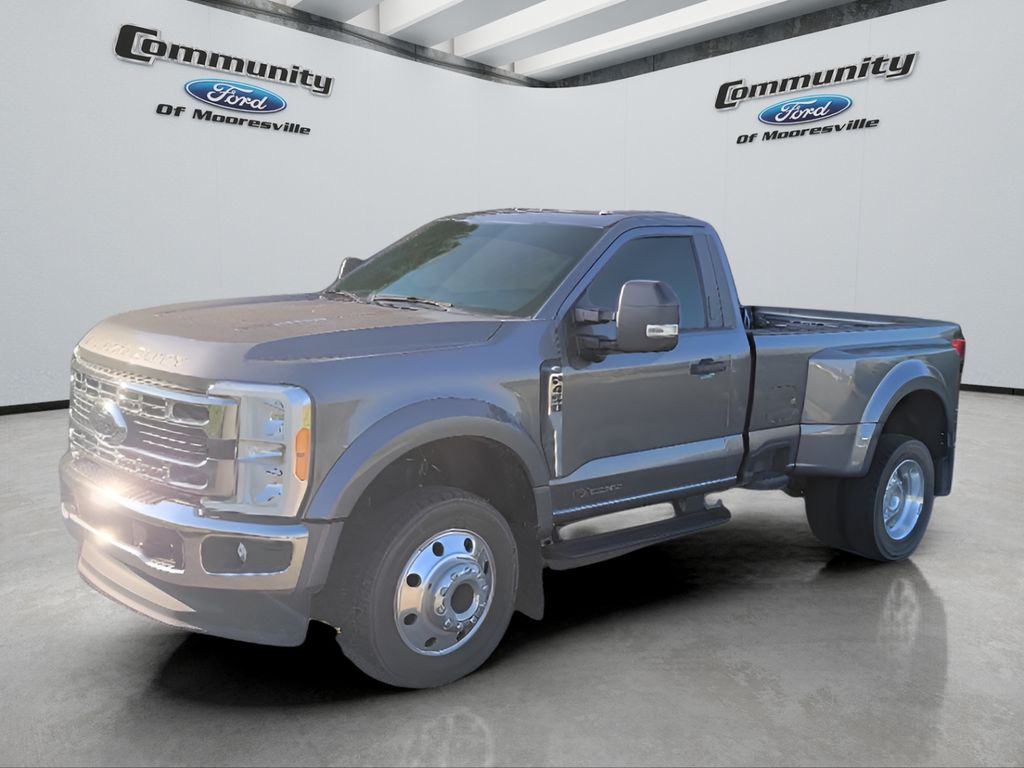 2023 Ford F-450 Super Duty XLT's photo