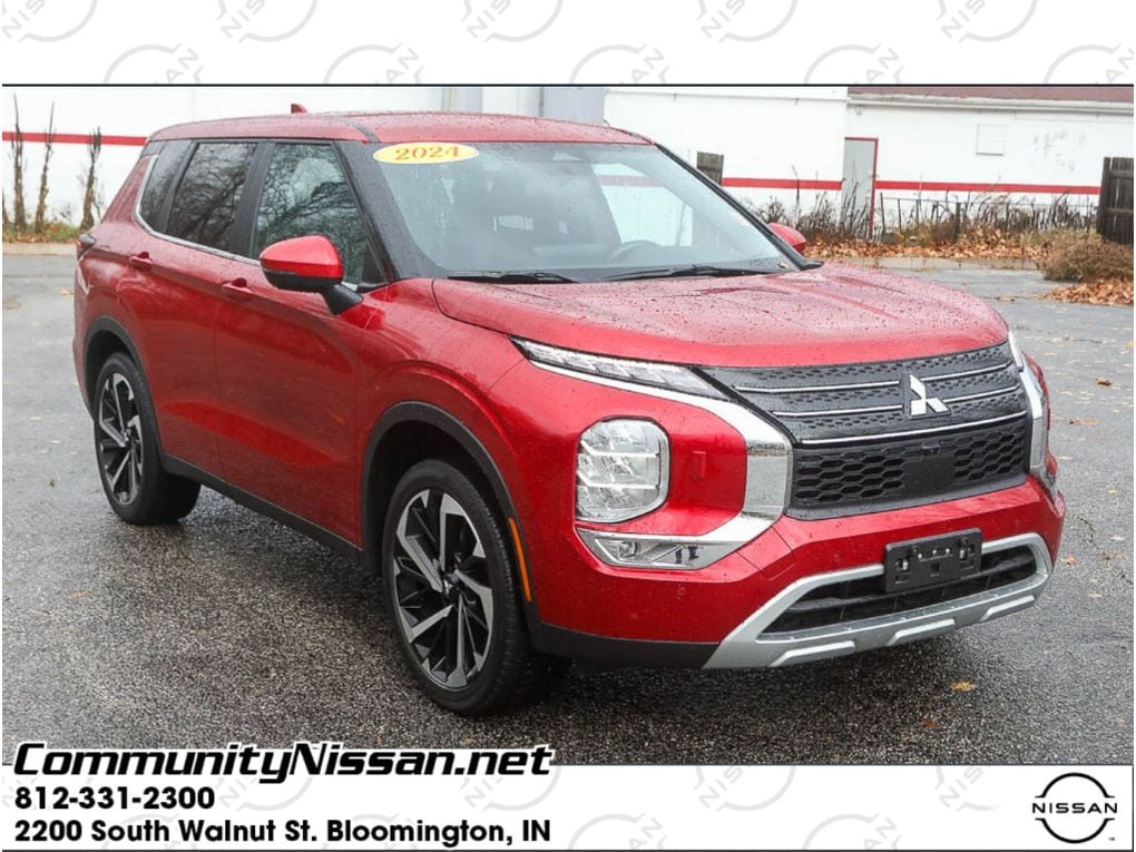 2024 Mitsubishi Outlander SE's photo