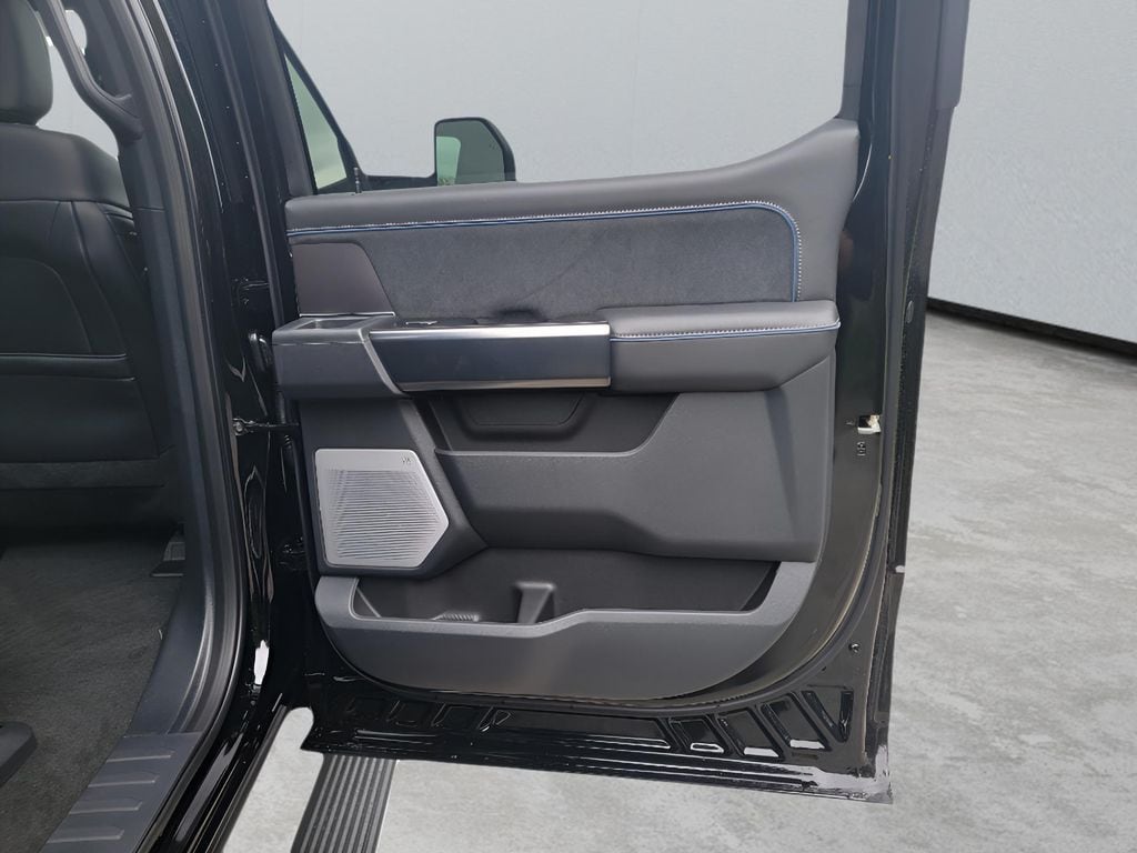 2026 Ford F-350 Super Duty Platinum - Photo 32