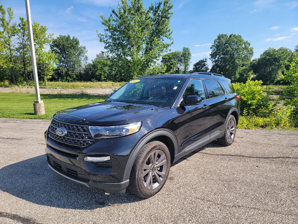 2023 Ford Explorer XLT 4WD's photo