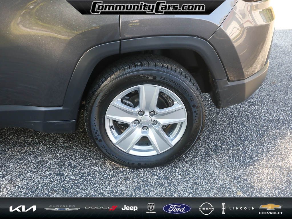 2022 Jeep Compass Latitude photo 4